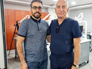 دکتر واحدی کنار پروفسور Robert J. Miller